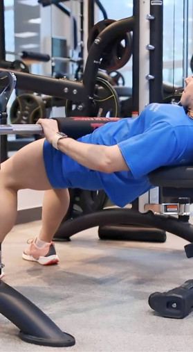 Широкая смягчающая накладка на гриф 60 см REBEL для упражнений на ягодичный мостик