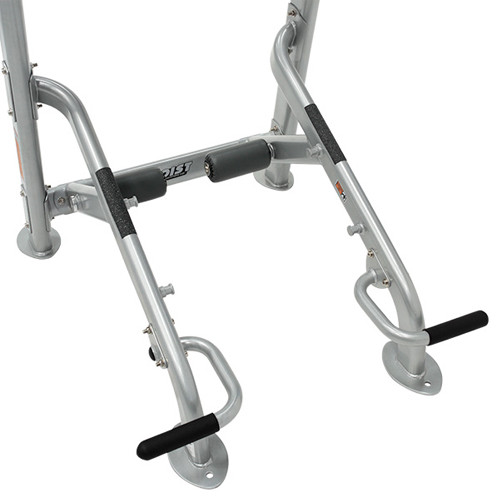 Рукоятки, расположенные у пола, позволяют использовать их как ступеньку, либо выполнять отжимания Рукоятки, расположенные у пола, позволяют использовать их как ступеньку, либо выполнять отжимания