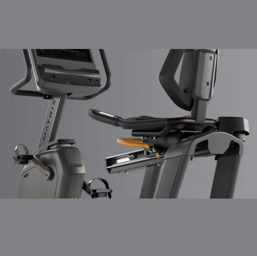 Горизонтальный велотренажер Matrix Lifestyle. Консоль LED Горизонтальный велотренажер Matrix Lifestyle. Консоль LED