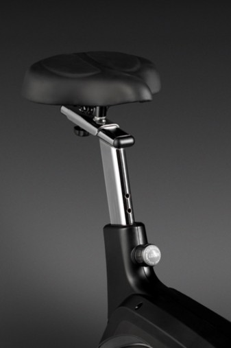 Регулируемое сидение по вертикали и горизонтали Регулируемое сидение по вертикали и горизонтали